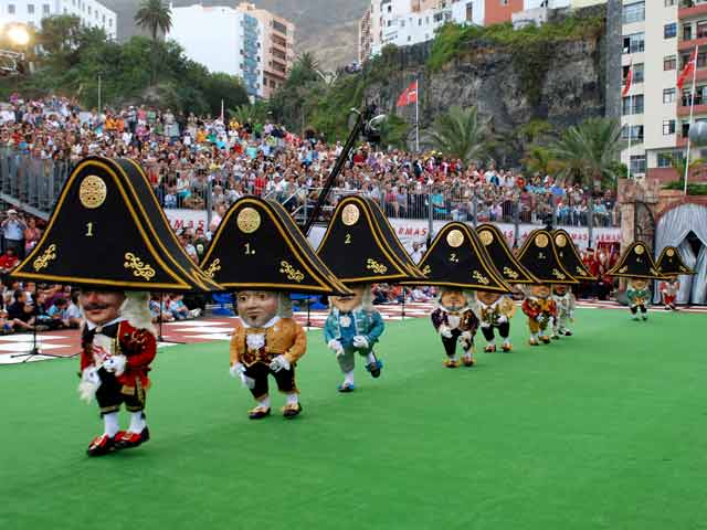 La Danza de Enanos en la Bajada de la Virgen de La Palma