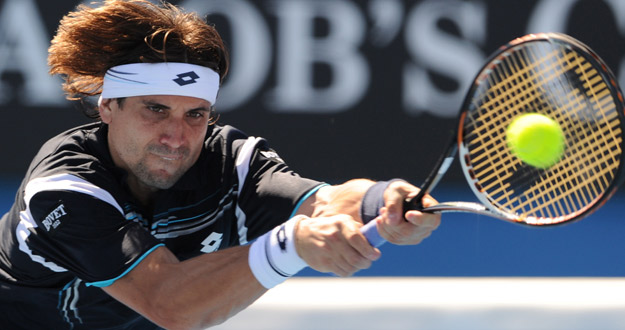 David Ferrer devuelve la bola ante Ryan Sweeting en la tercera ronda del Open de Australia 2012. David Ferrer devuelve la bola ante Ryan Sweeting en la tercera ronda del Open de Australia 2012.