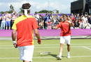 Los tenistas espa&ntilde;oles David Ferrer (d) y Feliciano L&oacute;pez (i) celebran su triunfo en el partido de dobles de cuartos de final de los Juegos Ol&iacute;mpicos de Londres 2012 que disputaron contra la pareja de croatas Cilic/Dodig en Wimbledon.