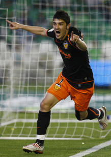 El jugador del Valencia David Villa celebra un gol conseguido ante el Betis en Sevilla El jugador del Valencia David Villa celebra un gol conseguido ante el Betis en Sevilla