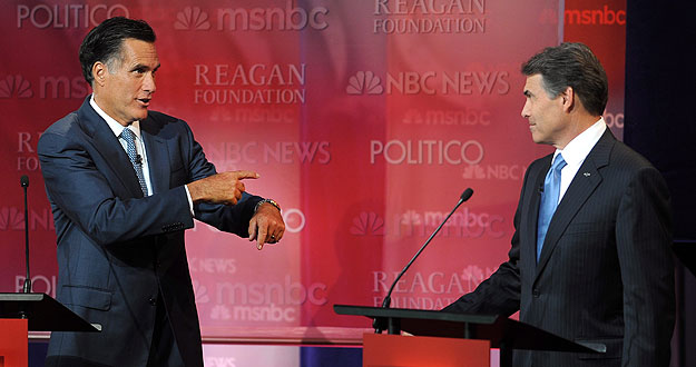 Mitt Romney y Rick Perry durante el debate celebrado en Simi Valley (California).