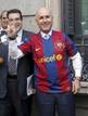 El portavoz de CiU en el Congreso, Josep Antoni Duran Lleida visti&oacute; una camiseta azulgrana ante los medios de comunicaci&oacute;n