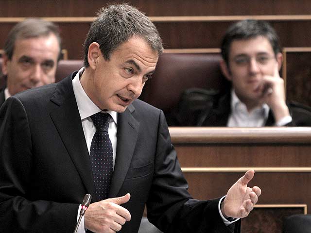 Zapatero comparece en el Congreso para defender la pol&iacute;tica social del Ejecutivo durante la crisis