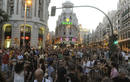 Decenas de indignados cortan la Gran V&iacute;a de Madrid tras los incidentes sucedidos esta tarde en la Puerta del Sol