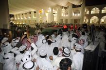 Los manifestantes han irrumpido en el Parlamento de Kuwait despu&eacute;s de que la polic&iacute;a emplease la fuerza para disolver la manifestaci&oacute;n.