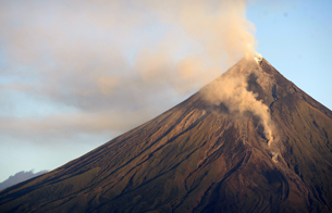 Ver vídeo  'Declarada zona catastrófica el área amenazada por la erupción del Mayon (Filipinas)'
