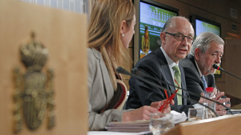 El d&eacute;ficit cerr&oacute; 2011 en el 8,51% del PIB, una desviaci&oacute;n de unos 25.000 millones