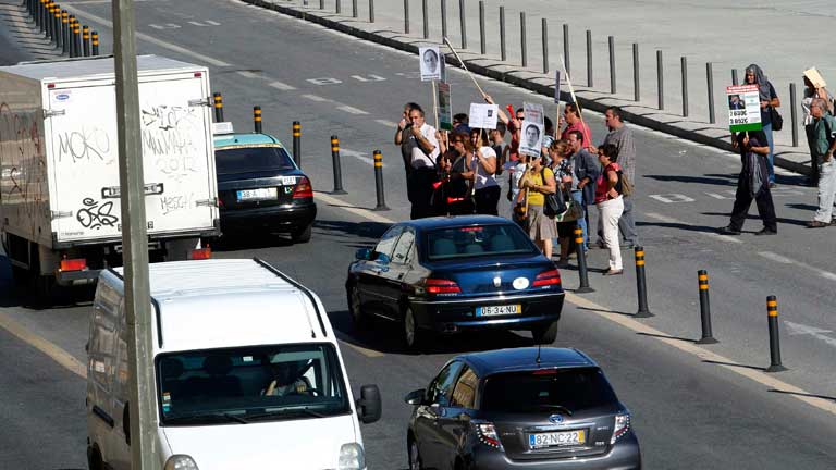El Gobierno portugu&eacute;s anuncia un aumento de impuestos en 2013 para poder reducir el d&eacute;ficit