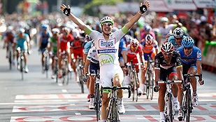 Ver v&iacute;deo  'Degenkolb se alza con su quinta victoria en Madrid'