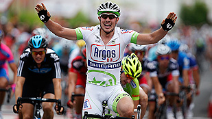 Ver v&iacute;deo  'Degenkolb se lleva el primer sprint de la Vuelta'
