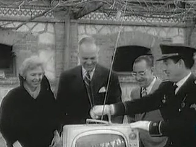 Rtve responde - El retrovisor: Del UHF a La 2
