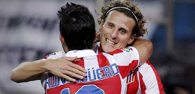 Los delanteros que tantas noches de gloria ha dado al Vicente Calderón, Agüero y Forlán, no seguirán de rojiblanco Los delanteros que tantas noches de gloria ha dado al Vicente Calderón, Agüero y Forlán, no seguirán de rojiblanco