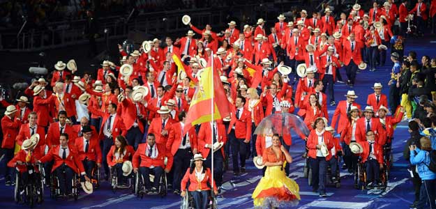La delegaci&oacute;n espa&ntilde;ola desfila en la inauguraci&oacute;n de los Juegos Paral&iacute;mpicos de Londres 2012