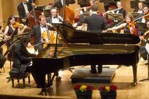 El concierto inaugural con la Orquesta de C&aacute;mara Andr&eacute;s Segovia dirigida por Michael Francis en la que interpretaron la tercera sinfon&iacute;a "Heroica" de Beethoven y el concierto para piano n&uacute;mero 5 "Emperador", interpretado por R&eacute;gulo Mart&iacute;nez-Ant&oacute;n.