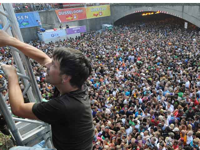 Im&aacute;genes grabadas en el t&uacute;nel de la Loveparade antes de la tragedia