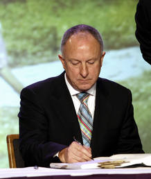 Dermot Ahern, ministro de Justicia irland&eacute;s
