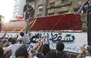 DERRIBO DEL MURO CONSTRUIDO POR LA EMBAJADA ISRAEL&Iacute; EN EL CAIRO