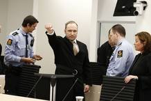 Desaf&iacute;o de Andres Breivik antes de arrancar el juicio en Oslo