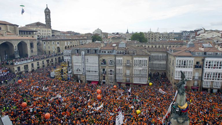 Comienzan las fiestas de Vitoria con el descenso del Celed&oacute;n