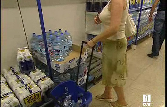 Desconfianza de las botellas de pl&aacute;stico en verano