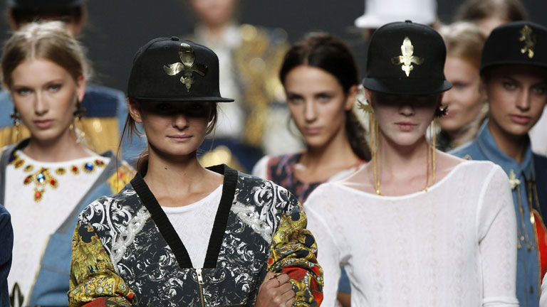 Desfile &iacute;ntegro de Arnau P. Bosch