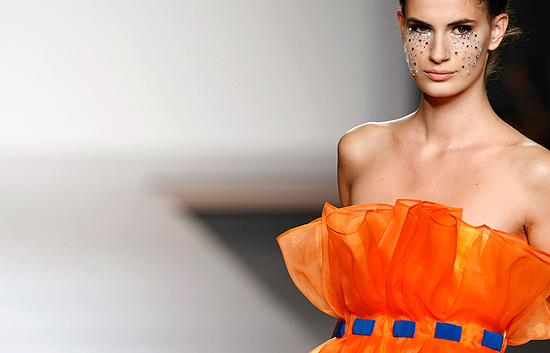 Mar&iacute;a Barros presenta su colecci&oacute;n bicolor "Oneguin" en Cibeles Madrid Fashion Week