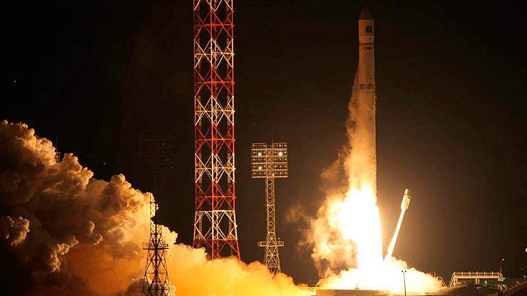 Despegue del cohete ruso Zenit-2, que transporta la estaci&oacute;n interplanetaria rusa Fobos-Grunt
