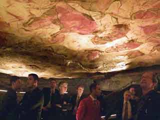 Ver v&iacute;deo  'Despu&eacute;s de ocho a&ntilde;os cerrada al p&uacute;blico, la cueva de Altamira volver&aacute; a recibir visitas'