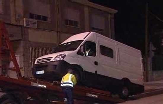 Detienen a dos presuntos etarras con una furgoneta-bomba