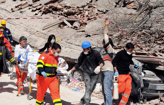 Ver v&iacute;deo  'Un devastador terremoto sacude el centro de Italia'