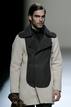 El modelo espa&ntilde;ol Jon Kortajarena luce una creaci&oacute;n de la firma Devota & Lomba durante la primera jornada de la 53 edici&oacute;n de Cibeles Madrid Fashion Week