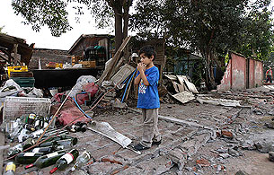 Ver v&iacute;deo  'Un d&iacute;a despu&eacute;s del terremoto de Chile la cifra de muertos sigue aumentando'