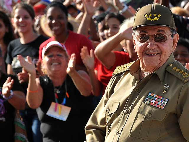 Raul Castro guardad silencio en el D&iacute;a la Rebeld&iacute;a Nacional