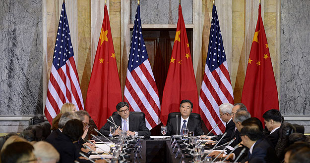 El secretario del tesoro de Estados Unidos Jack Lew participa junto al vicpresidente de China Wang Yang este jueves en una sesión del Diálogo Estratégico y Económico China-EE.UU.