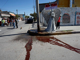 Ver v&iacute;deo  'El diario mexicano "Reforma" cifra en m&aacute;s de 10.000 los muertos por la violencia en 2011'