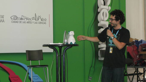 Diego Garc&iacute;a durante la presentaci&oacute;n de AISoy1
