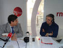 Diego Valderas duante la entrevista con Juan Ram&oacute;n Lucas