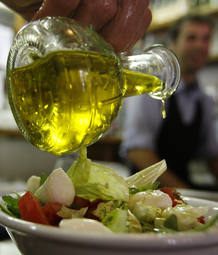 La dieta mediterr&aacute;nea es rica en aceite de oliva