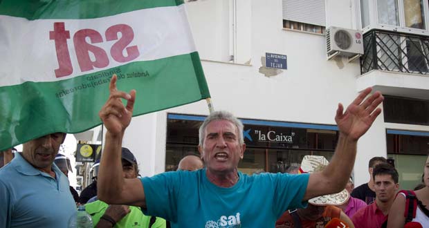 Diez detenidos por ocupar una entidad bancaria en la marcha del SAT en C&aacute;diz