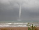 Se han formado diez tornados en las playas de Oliva en una hora.