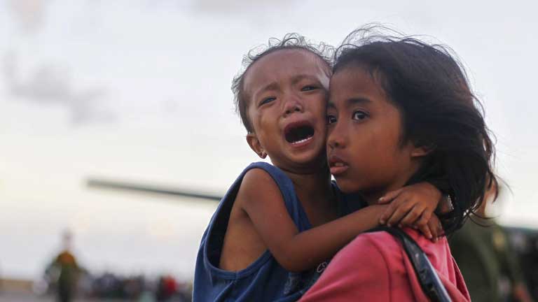 La ayuda humanitaria continúa llegando a Filipinas