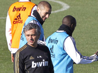 Ver v&iacute;deo  'El dilema de Mou: &iquest;Higua&iacute;n o Benzem&aacute;?'