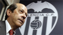 Ir al Video&nbsp;Dimite el presidente del Valencia, Manuel Llorente