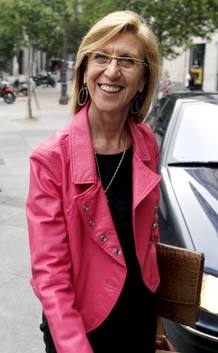 La diputada de UPyD, Rosa Díez, a su llegada esta tarde al hotel Villa Real de Madrid desde donde sigue el resultado de las elecciones municipales y autonómicas. La diputada de UPyD, Rosa Díez, a su llegada esta tarde al hotel Villa Real de Madrid desde donde sigue el resultado de las elecciones municipales y autonómicas.