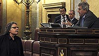 Ir al Video&nbsp;El diputado de ERC Joan Tard&agrave;, expulsado de la tribuna del Congreso por pretender hablar en catal&aacute;n