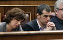 Los diputados de Uni&oacute;n, Progreso y Democracia (UPyD) Irene Lozano y Toni Cant&oacute;, escuchan el discurso de investidura del presidente del Partido Popular.