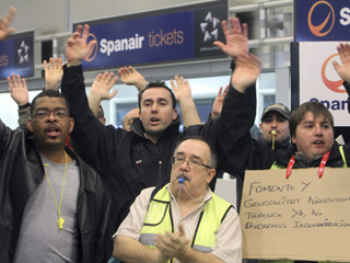 Ver v&iacute;deo  'Direcci&oacute;n y comit&eacute; de empresa de Spanair, reunidos para discutir su futuro'
