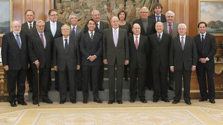 El rey recibe en la Zarzuela a los directores hist&oacute;ricos de RNE