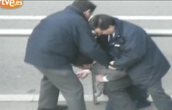Un discapacitado ps�quico denuncia maltrato de dos revisores del tranv�a de Barcelona