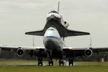 DISCOVERY SOBREVUELA WASHINGTON ANTES DE SU ATERRIZAJE FINAL
